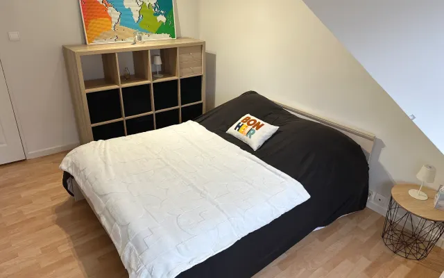 Chambre chez l’habitant avec salle de bain privative.