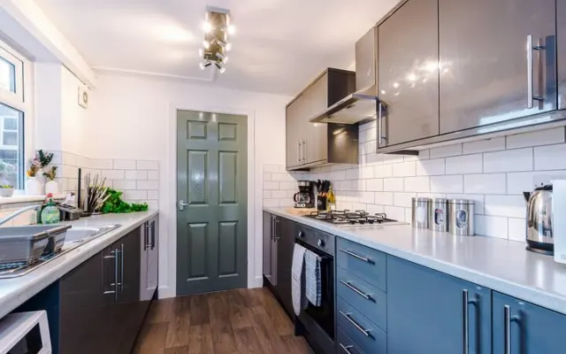 Casa acolhedora 2BR | Empreiteiros | Mesa de bilhar, Estacionamento