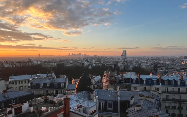 Montmartre - 1 Bedroom flat with rooftop view over Paris