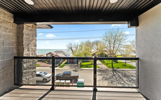  Luxury 171-11 Condos with Magnificent Lakeviews