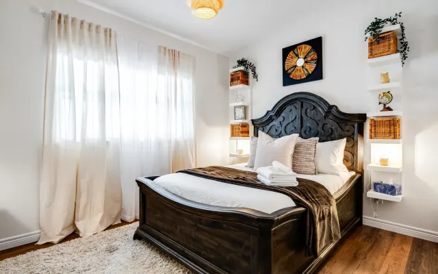  The HoriZen Suite - 3BDRM Salt Water Pool N Hot Tub