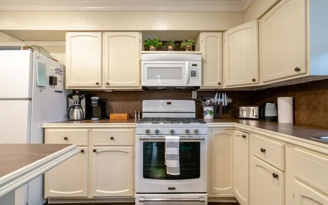 The Kingsville House with private salt water