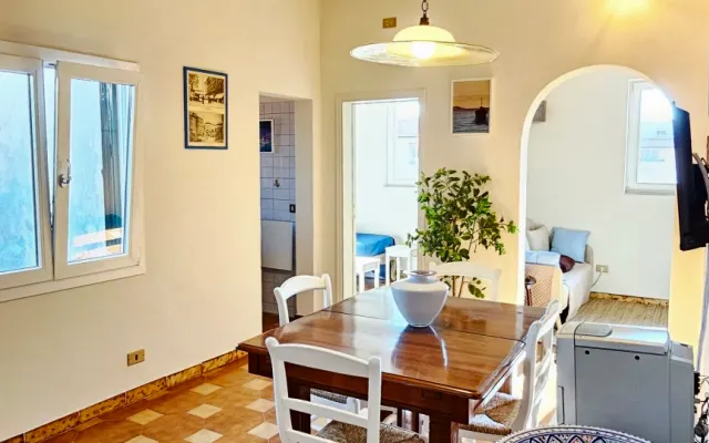 Suite Mansarda Livorno: Komfort und Entspannung in der Nähe des Hafens.