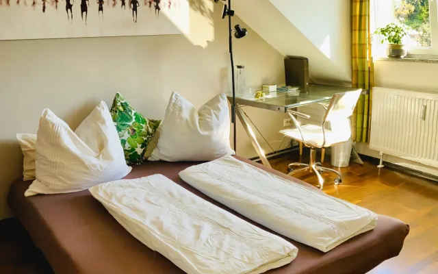 Bett, Bad + Frühstück nahe Werksviertel
