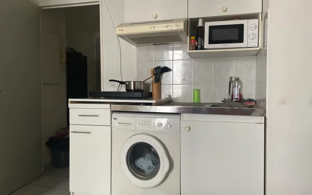 Petit appartement de type T2, avec salon indépendant balcon et parking