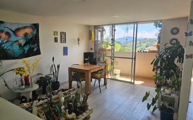 hermoso apartamento ubicado en marinilla, con excelente vista al campo