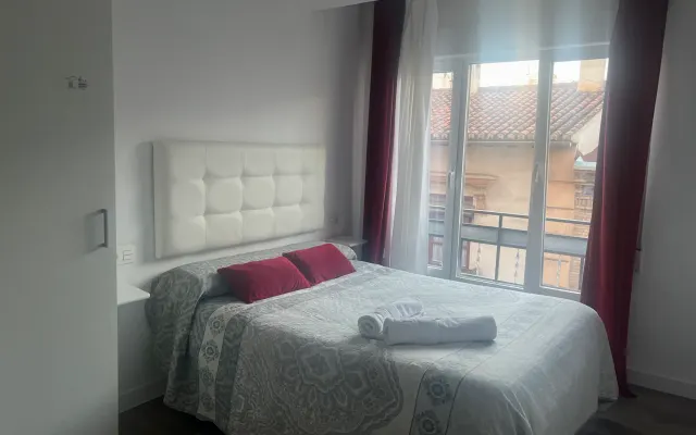 Habitación doble privada con baño privado en el centro de Granada
