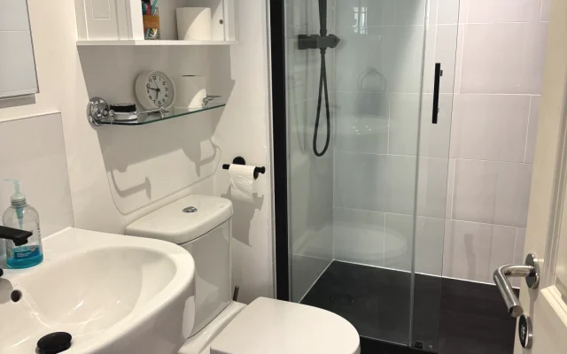 Quiet bedroom with ensuite bathroom in a city centre apartment