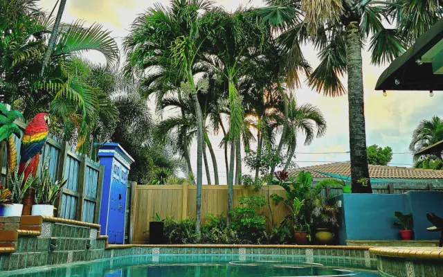 Oasis tropicale isolée | À quelques pas de Wilton Drive | Piscine d...