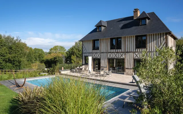 Bella casa, Deauville a 25 minuti, piscina da metà maggio a settembre...