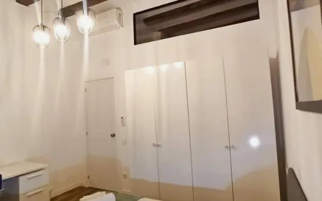 QUARTO..******** CAMA DE CASAL, GELADEIRA e MICRO-ONDAS.