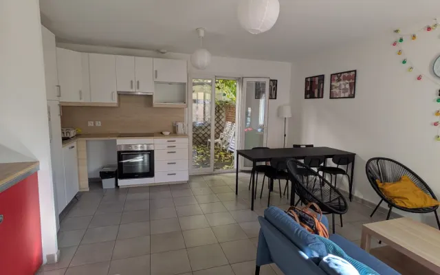 Helles Zimmer in Haus mit Garten - zwischen Stadt und Grün
