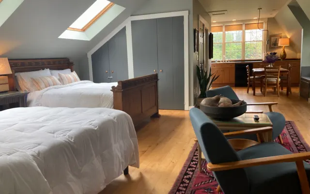 Private efficiency garage apartment at Sandy Point Beach Park