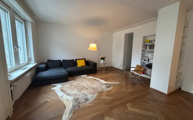 Bright & Stylish Room in Spacious Apartment – Prime Location