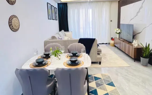 Stylish Modern Apartment with gym pool sauna steam room & city views