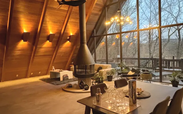 Hilltop A-frame with pond views/2 bed 2 bath