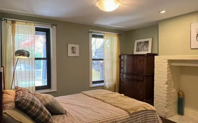 Garden Floor Room - Trendy & Convenient Brooklyn Townhouse