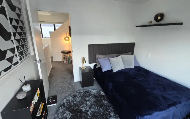 Habitación privada y baño en casa adosada nueva