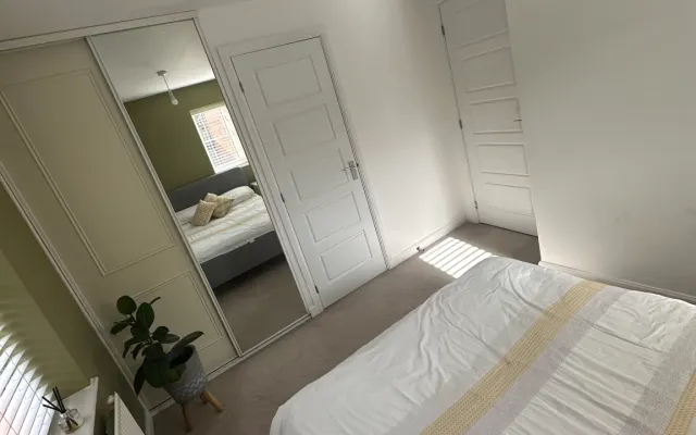 Quarto de hóspedes com casa de banho privativa