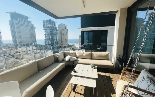 Luxuriöse 3-Schlafzimmer-Wohnung mit Meerblick