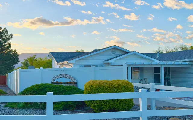 Ranch type neighborhood ready for short or longer stays!