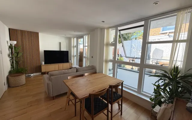 Privates Zimmer und Bad in 2-Bett-Haus in Clapham