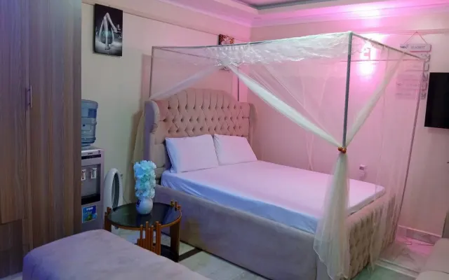 Spacious, comfortable, discreet and safe space for the queer community