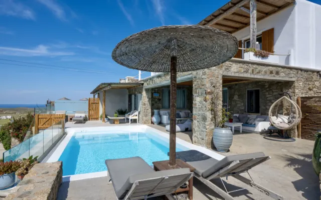 Casa de luxo com kitchenette e piscina exterior partilhada