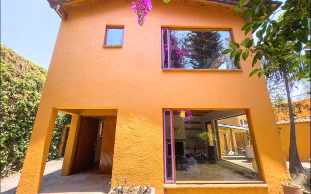 Your home away from home, at a luxury neighborhood in Mexico City