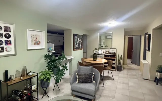 Cozy room in a nice apartment in a super central location