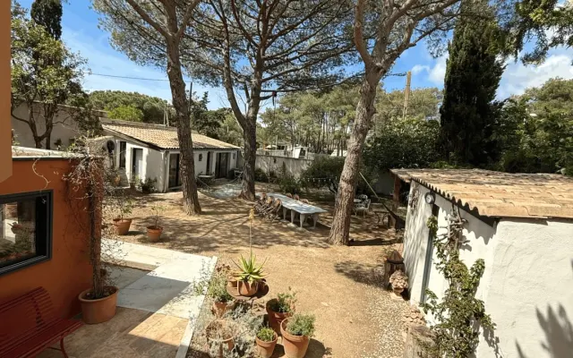 Giardino mediterraneo/2 monolocali climatizzati+cucina/soggiorno a 100m...