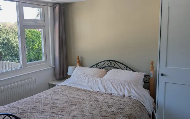 Quiet shared house convenient for Birmingham & Lichfield