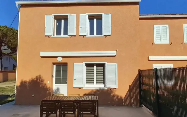 Semi-detached house for seasonal rental on Moriani Plage.
