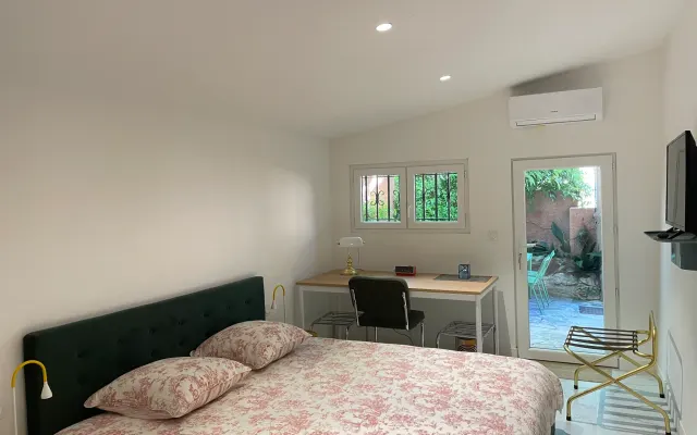 "Les jours heureux" Èze-sur-mer Lindo quarto junto à praia de Èze