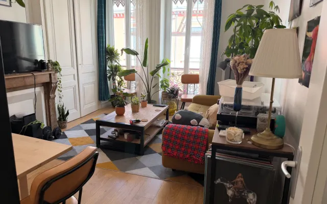 Appartement proche métros, trams et gare