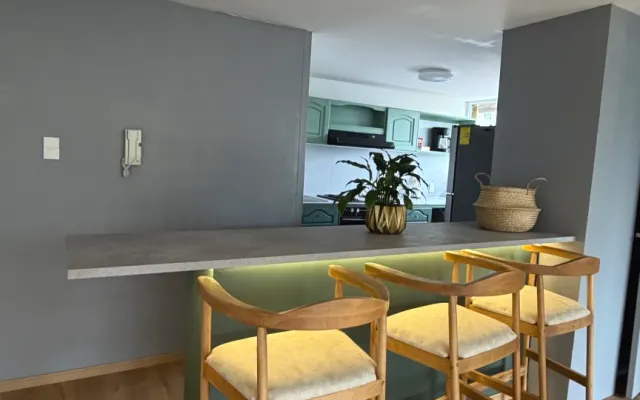 Apartamento completamente remodelado na avenida reforma