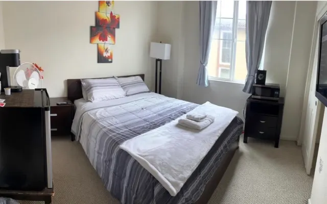 Clean & Quiet Private Bedroom - San Jose Stay