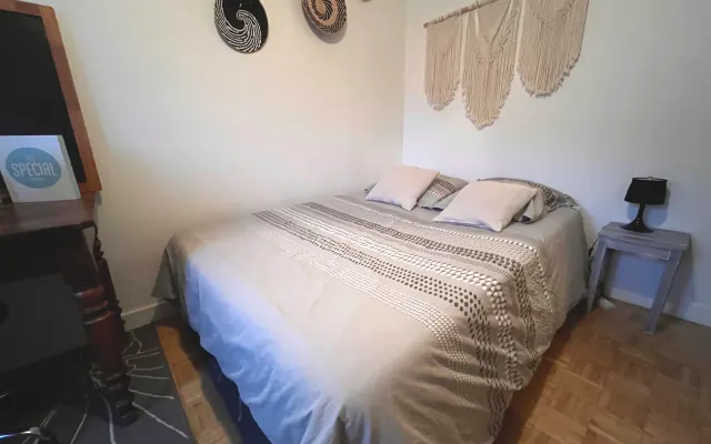 Nice bedroom close to the subway