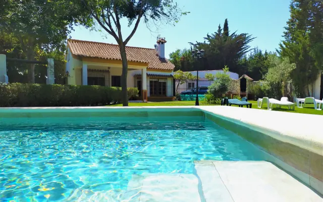 Villa Cortijo Andaluz, 6 p, privater Pool, BBQ, 700m Strand, aacc,