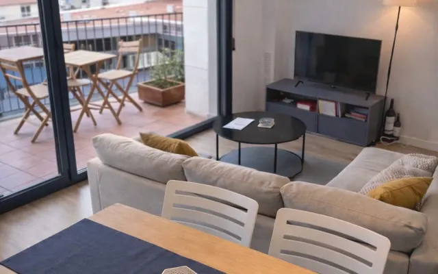Cozy room with AC in Barcelona's LGBT city center