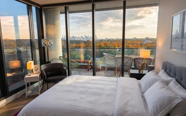 Blick auf die Skyline und Zugang zur Stadt Modernes Haus in Alphington