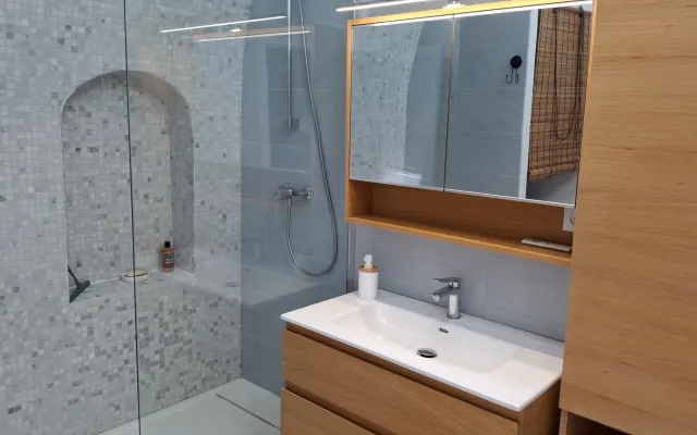 Éste apartamento de 35 m2 posee 2 piezas incluidos 1 dormitorio.