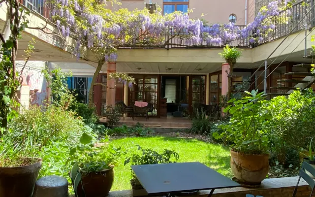 Casa. J
Ulteriori dettagli in arrivo!