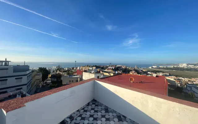 Apartamento de Lujo con Terraza y Vistas Panorámicas al Mar en Tánger