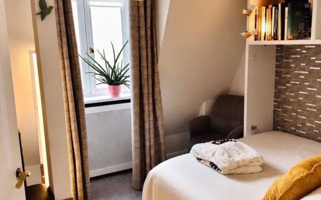 GayParisChic
Acogedora habitación en un bonito piso - Paris 7e