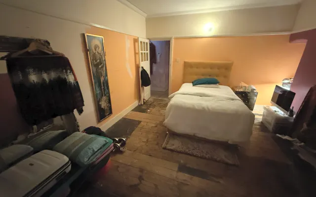 Danny's Pink Room & Angel Quarters neben dem BT Tower & Gay Soho