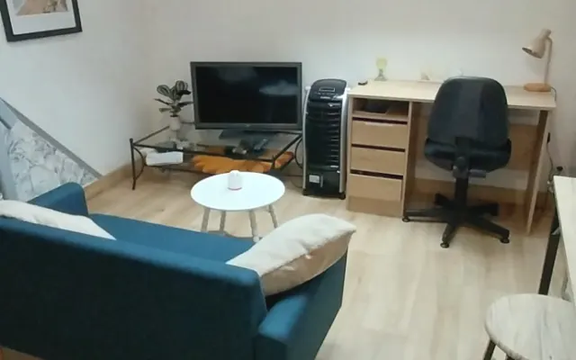 Kleines, gemütliches, atypisches Studio in der Nähe des Flughafens von 