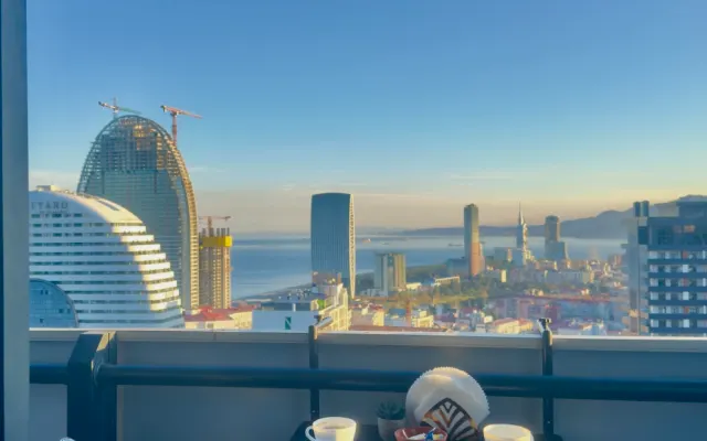 Emerald Sky Lux : 41e étage avec vue sur la mer et design bohème