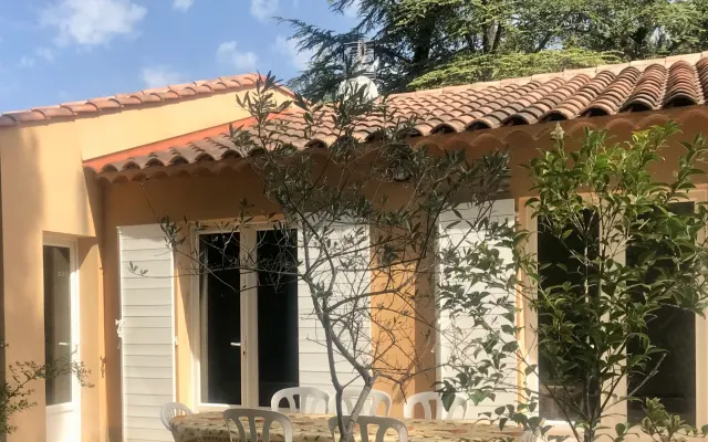 Klimatisiertes Haus auf einer Ebene mit Blick auf den Lubéron & schönem