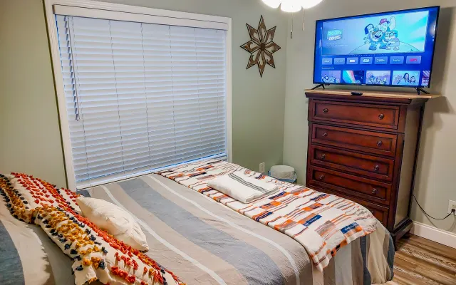 Private 2BR 2 Beds Suite - Full Living Space+Bath